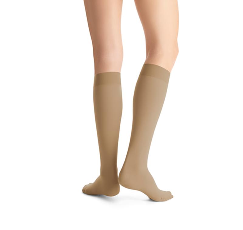 BSN 7518125 PR/1 JOBST SOFTFIT OPAQUE KNEE HIGH CLOSED TOE, SIZE M, 15-20MMHG, NATURAL