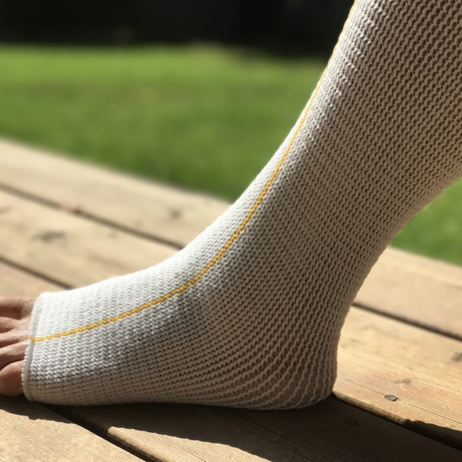 CD CA960001 EA/1 EDEMAWEAR LYMPHEDEMA STOCKINET MEDIUM MAX LIMB CIRCUMFERENCE 75CM (30") LENGTH 86CM (34") FOOT TO GROIN OR WRIST TO SHOULDER, YELLOW STRIPE, LONGITUDINAL COMPRESSION, LATEX-FREE